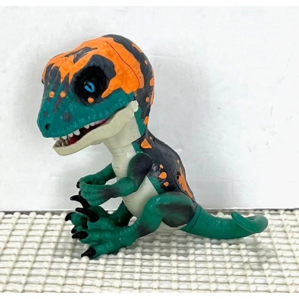 Wow‎ Wee SCRATCH Untamed Fingerlings Raptor Dinosaur T-Rex